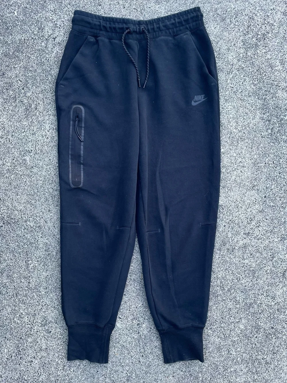 Black Nike tech fleece tapered joggers sweatpants women’s small